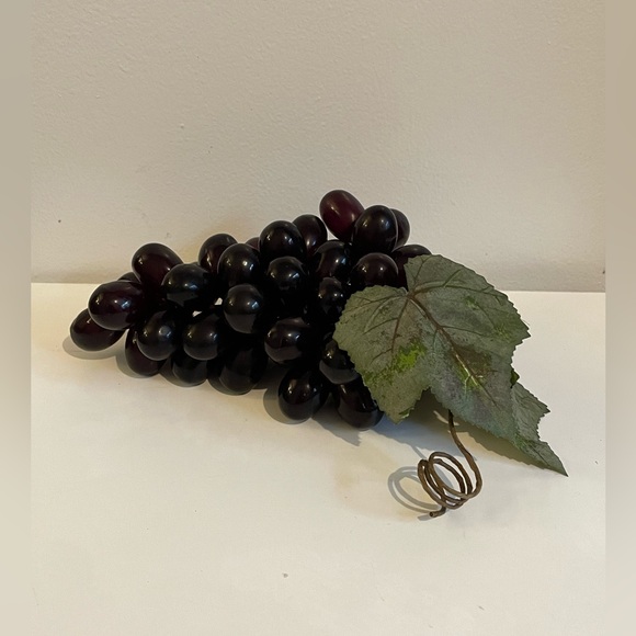 ‘BLACK GRAPE 2 Leaves BUNCH PLASTIC LIFELIKE FAKE FOOD FAUX FRUIT HOME DECOR 8” - Picture 3 of 5